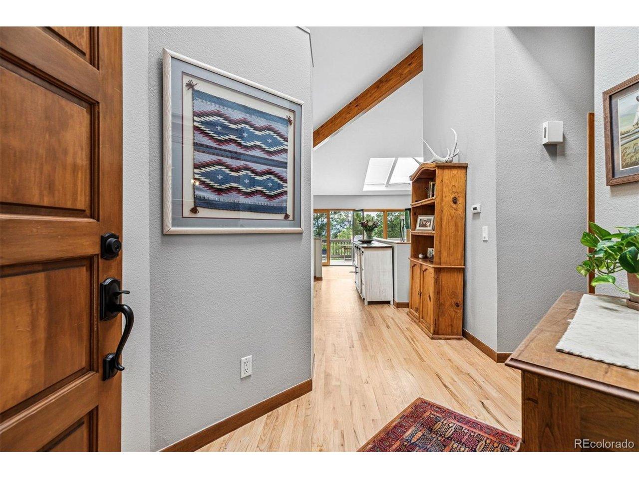 Image 3: Welcoming entryway Image 3: Welcoming entryway