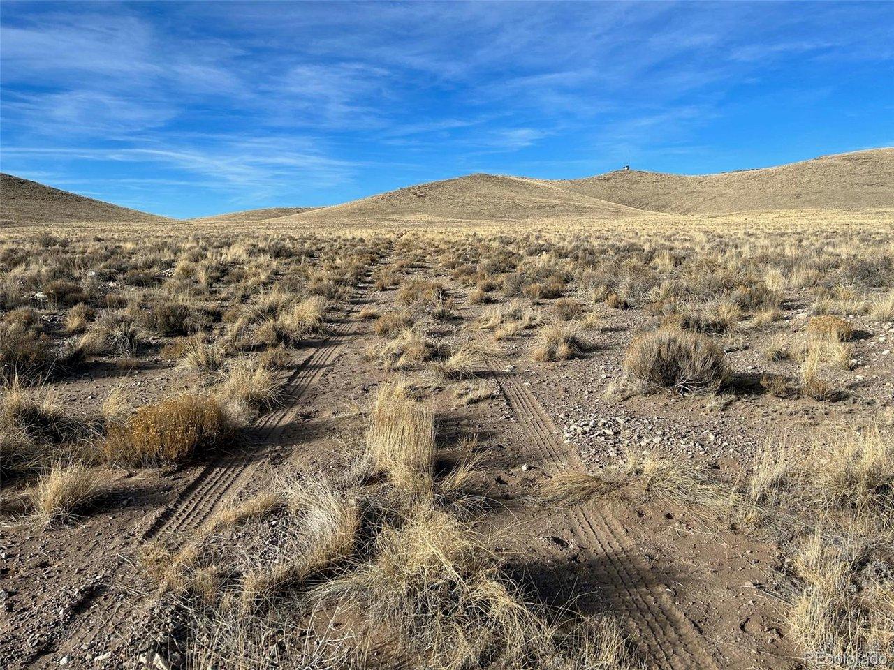 Image 3: Dove Creek road facing north. Image 3: Dove Creek road facing north.