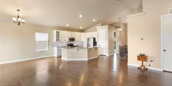 Image 4: Room for Everyone to hang in the kitchen Image 4: Room for Everyone to hang in the kitchen