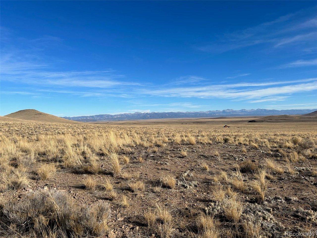 Image 4: To the left side of the property are Sangre de Cristo Mountains. Image 4: To the left side of the property are Sangre de Cristo Mountains.