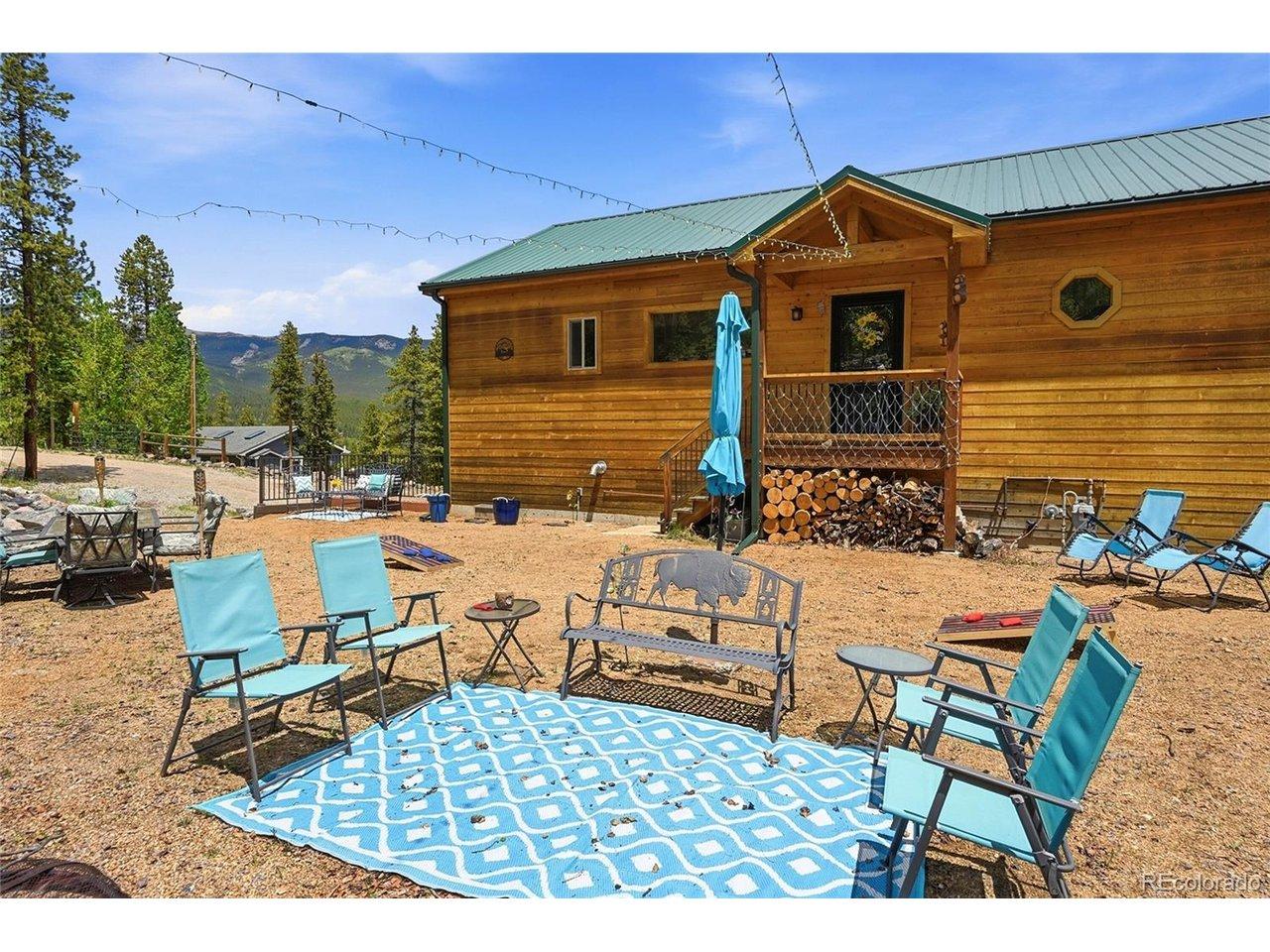 Image 3: The front yard is the perfect place for entertaining! Image 3: The front yard is the perfect place for entertaining!