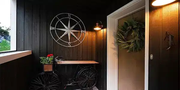Image 3: Wonderful curb appeal and welcoming entrance Image 3: Wonderful curb appeal and welcoming entrance