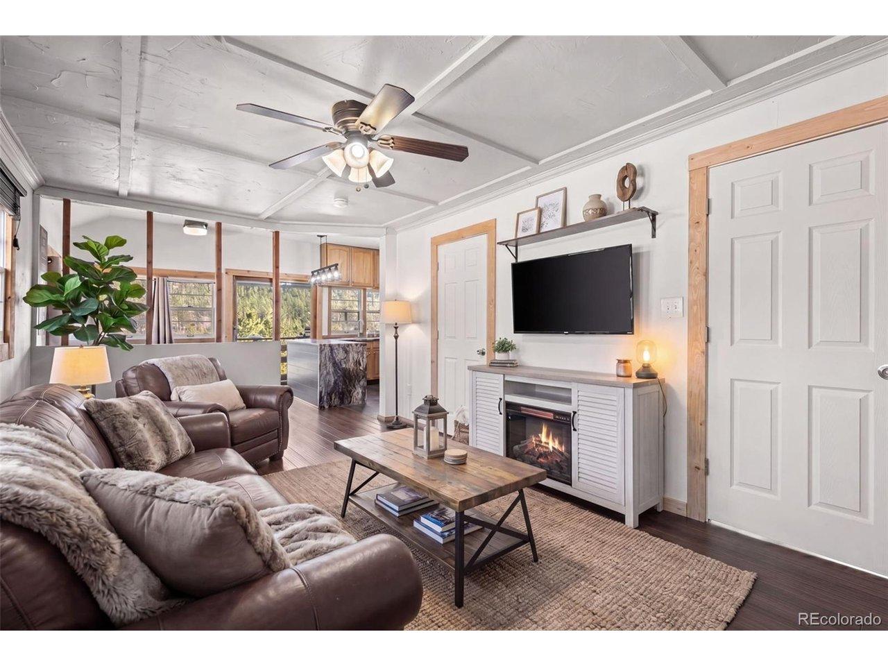 Image 3: Virtually staged living area! Image 3: Virtually staged living area!