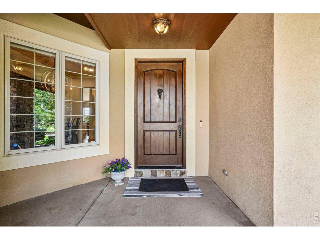 Image 3: Covered front entrance