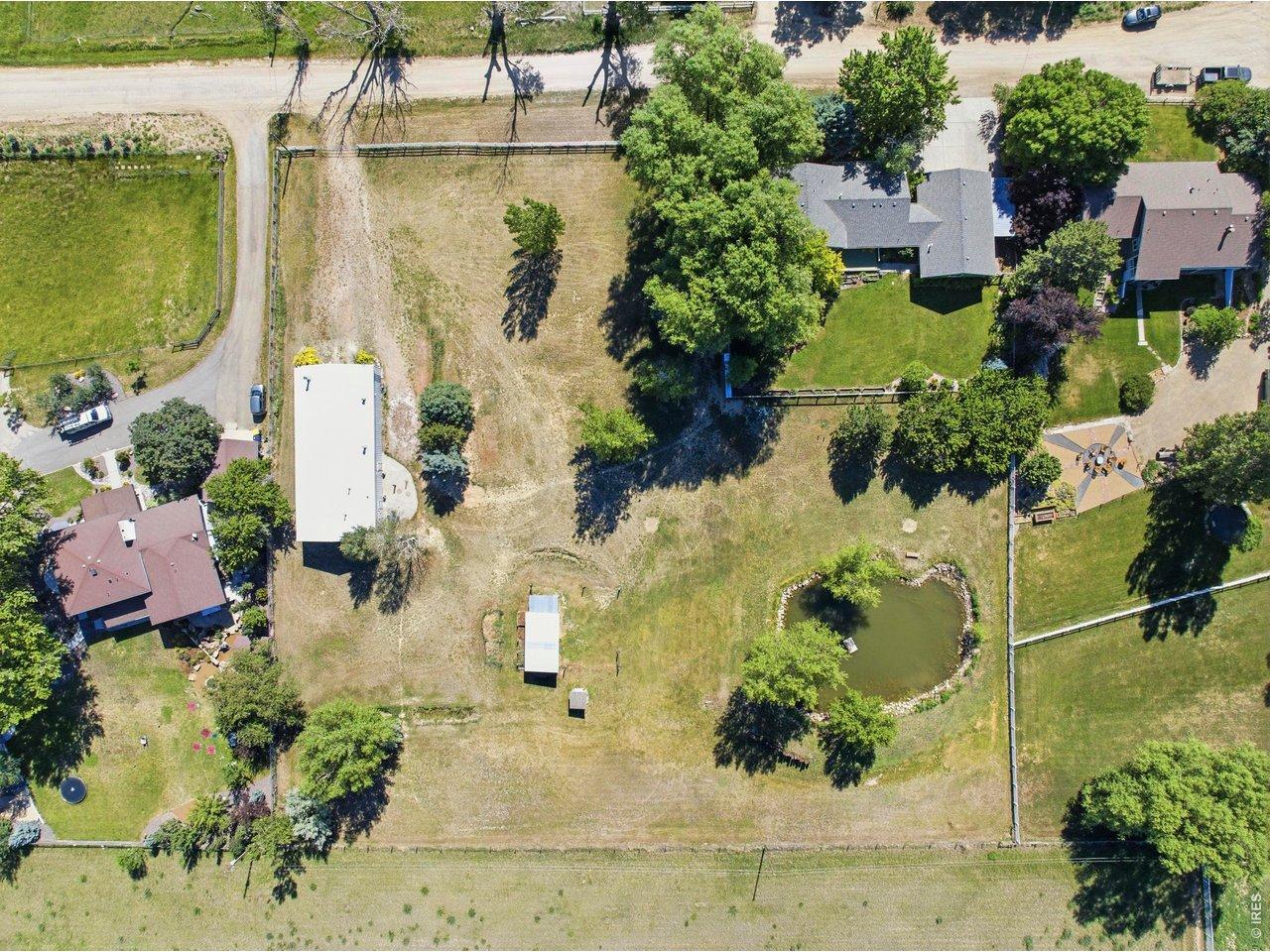 Image 3: 2.39-acre lot with fully enclosed pasture