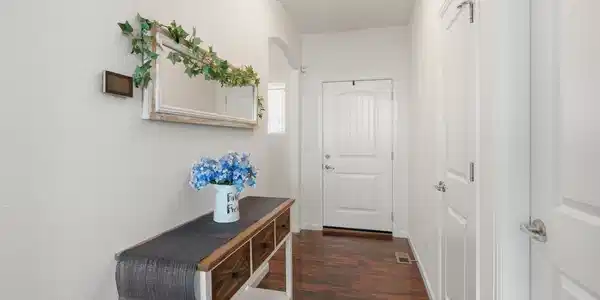 Image 4: Short hallway leads you into the living area