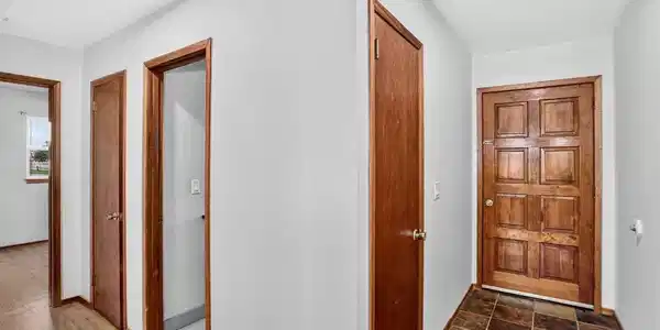 Image 3: ENTRY Image 3: ENTRY