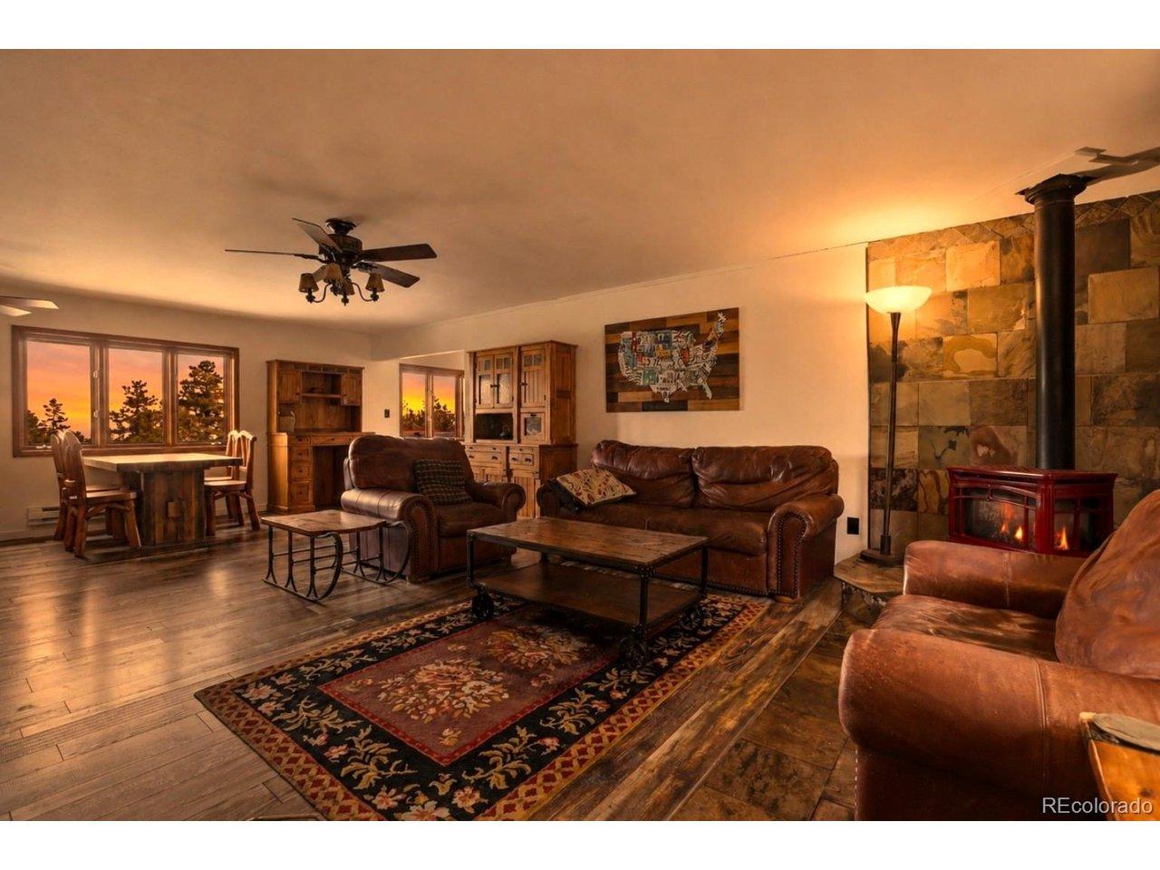 Image 3: Main Level Living Image 3: Main Level Living