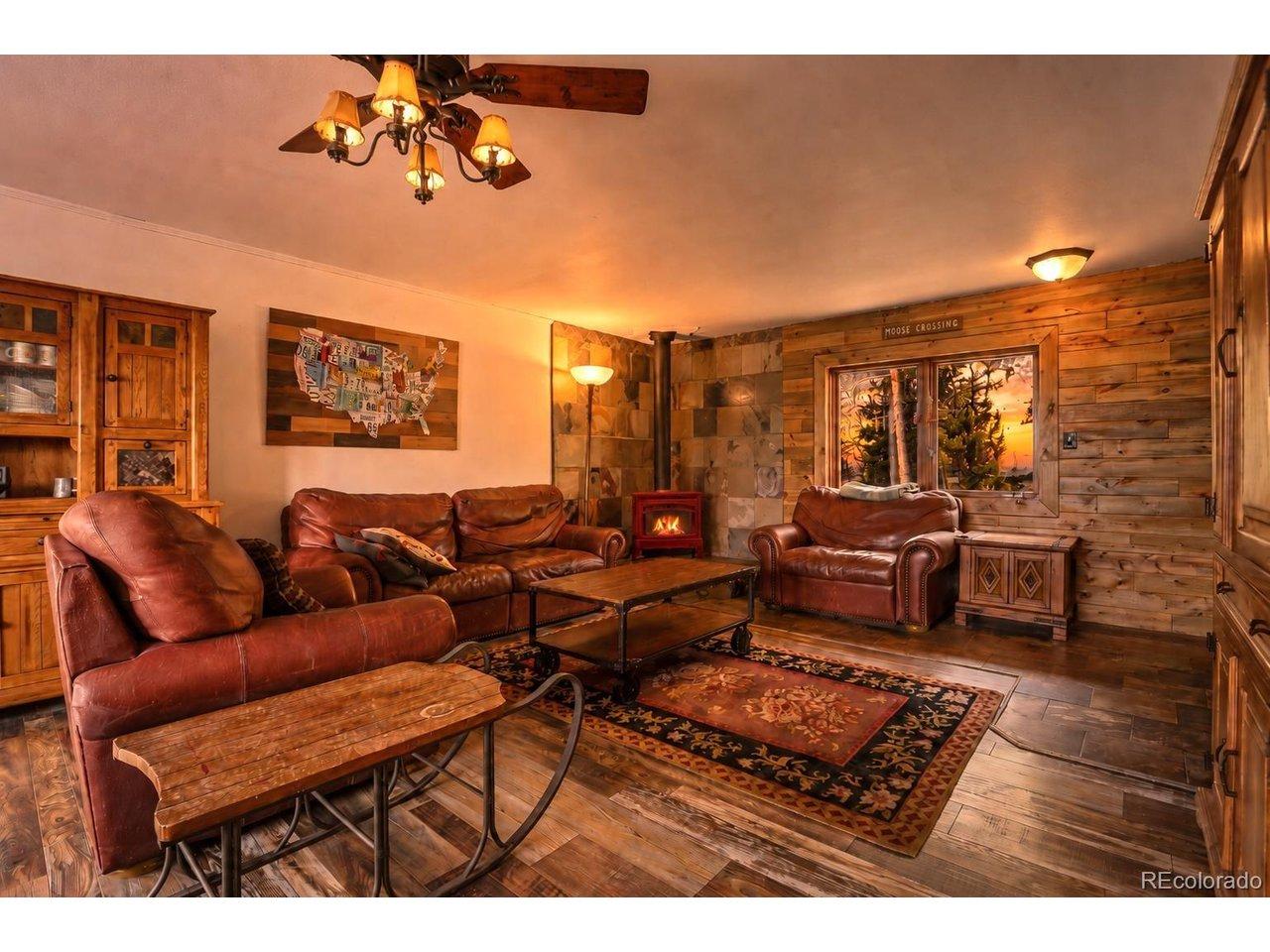 Image 4: Main Level Living Image 4: Main Level Living