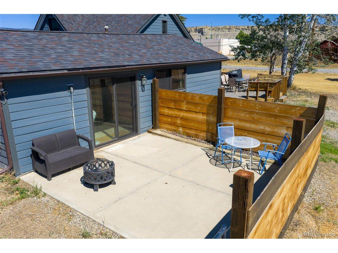 Image 4: Private Patio Image 4: Private Patio