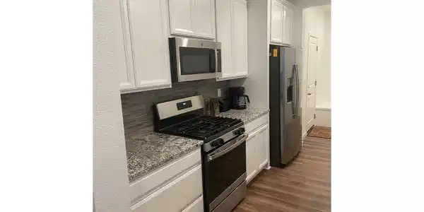 Image 2: Kitchen w/ Granite Countertops/SS Appliances Image 2: Kitchen w/ Granite Countertops/SS Appliances