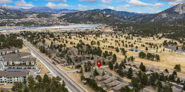 Image 2: Located near the 18-hole golf course and Lake Estes Image 2: Located near the 18-hole golf course and Lake Estes