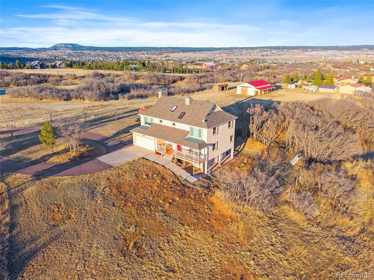 Image 1: Prime location Horse Property with 4 stall barn. Ride the trails in your neighborhood. Image 1: Prime location Horse Property with 4 stall barn. Ride the trails in your neighborhood.