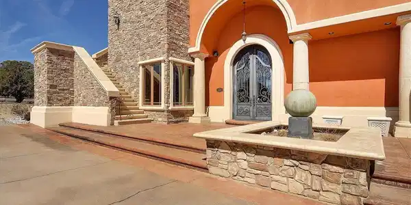 Image 4: Welcoming courtyard, entry, and curb appeal. Image 4: Welcoming courtyard, entry, and curb appeal.
