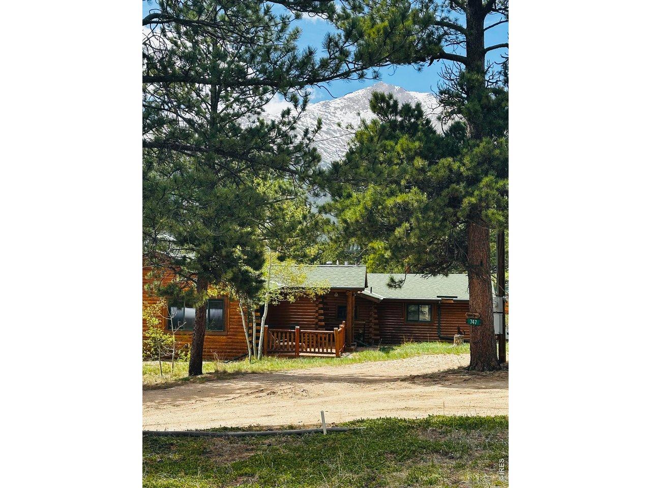 Image 3: Coyote Hill retreat showing Mount Meeker as the backdrop.