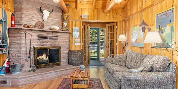 Image 4: Spacious family room with multiple activity area's. Image 4: Spacious family room with multiple activity area's.
