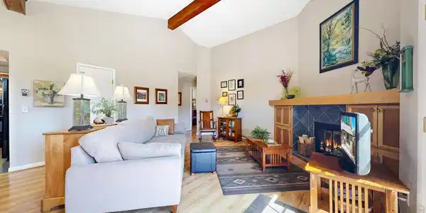 Image 3: Vaulted ceilings. Image 3: Vaulted ceilings.