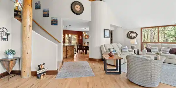 Image 3: A comfortable and sophisticated space for everyday living Image 3: A comfortable and sophisticated space for everyday living