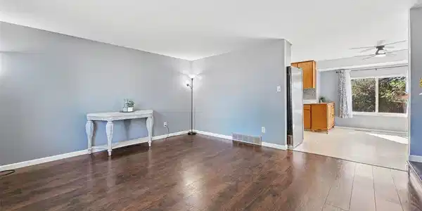 Image 3: Large Living Room Image 3: Large Living Room