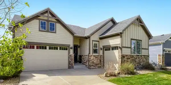 15625 Carob Cir