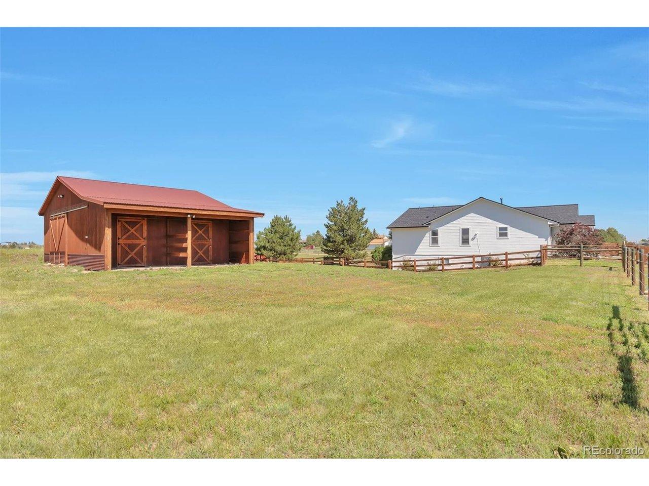 Image 3: a compact tack building with just the space you need Image 3: a compact tack building with just the space you need