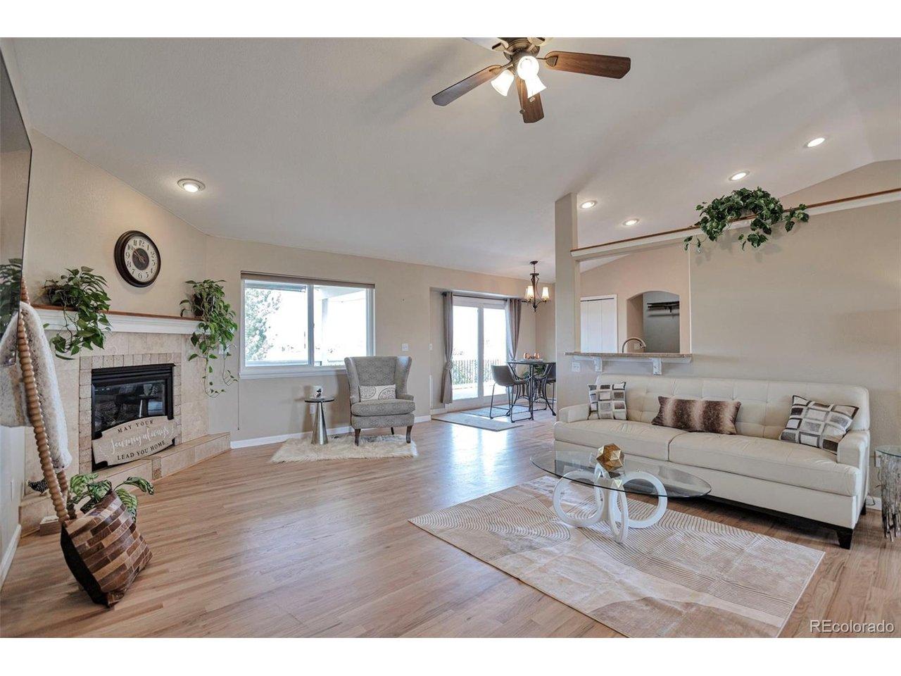 Image 4: Living room Image 4: Living room