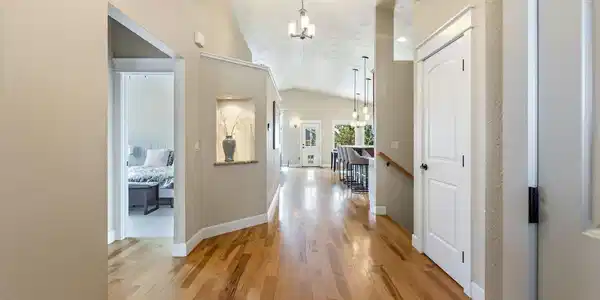 Image 2: Front entrance hall Image 2: Front entrance hall