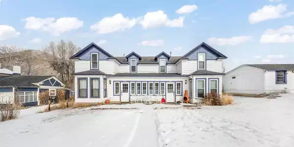 207 Grand Ave