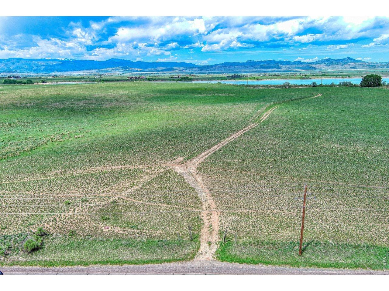 Image 3: Beautiful views of the lake and mountains Image 3: Beautiful views of the lake and mountains