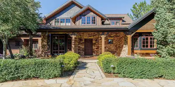Image 2: A beautiful Niwot estate
