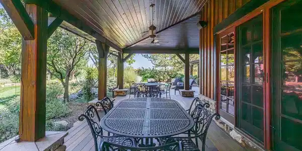 Image 4: Great for entertaining