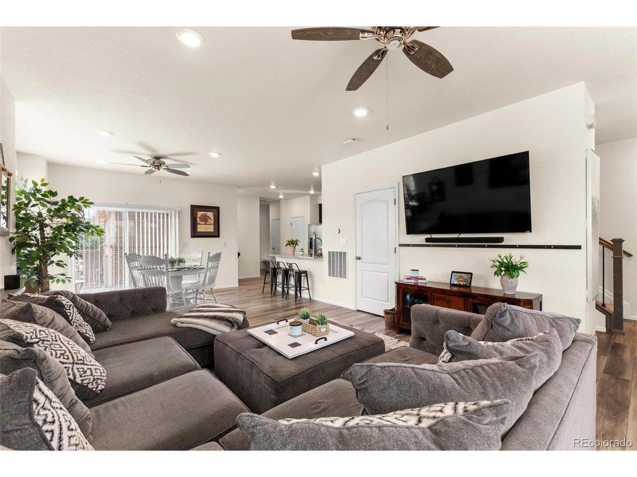 Image 4: Living Room Image 4: Living Room