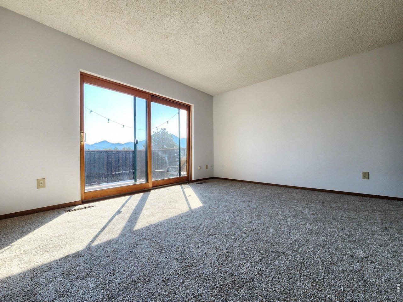 Image 4: Bright and Open Living Room facing Mountain Views. Image 4: Bright and Open Living Room facing Mountain Views.