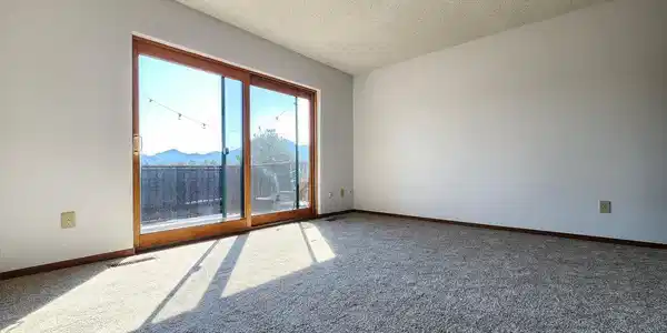 Image 4: Bright and Open Living Room facing Mountain Views. Image 4: Bright and Open Living Room facing Mountain Views.
