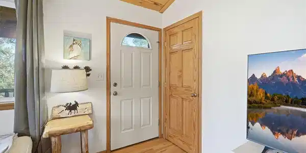Image 3: Welcoming entry with tongue-and-groove pine ceilings throughout Image 3: Welcoming entry with tongue-and-groove pine ceilings throughout
