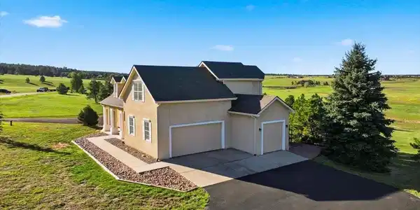 Image 2: Attached 3 car garage Image 2: Attached 3 car garage