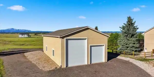 Image 3: Detached 6 car RV garage Image 3: Detached 6 car RV garage