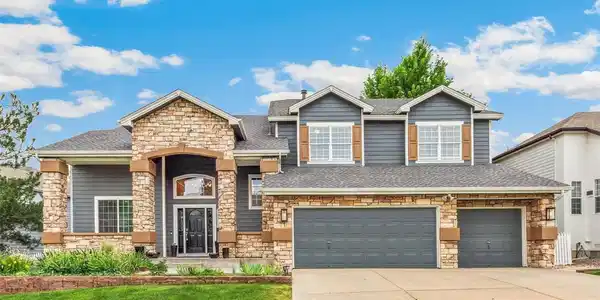 20214 E Lake Cir