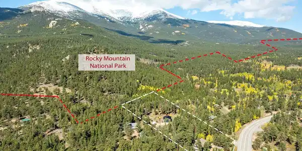 Image 3: Borders Rocky Mountain National Park!