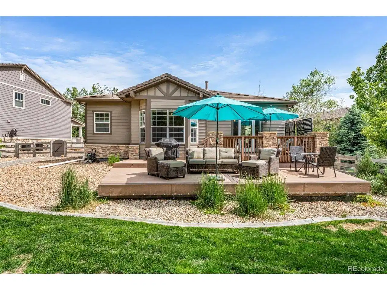 Image 1: Gorgeous trex deck out back Image 1: Gorgeous trex deck out back