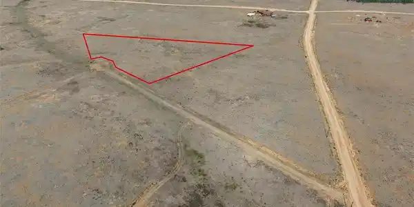 Image 2: PROPERTY LINES ARE APPROXIMATE Image 2: PROPERTY LINES ARE APPROXIMATE