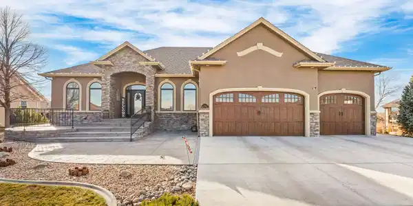 1598 Carriage Dr