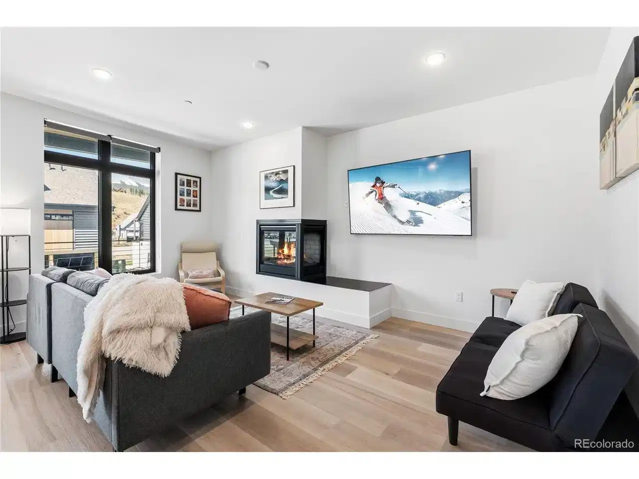 Image 1: Living room