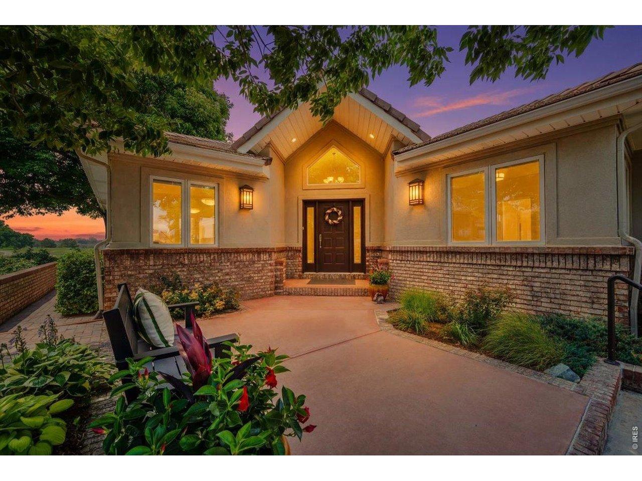 Image 2: Enjoy nightly captivating sunsets in a serene golf course setting Image 2: Enjoy nightly captivating sunsets in a serene golf course setting