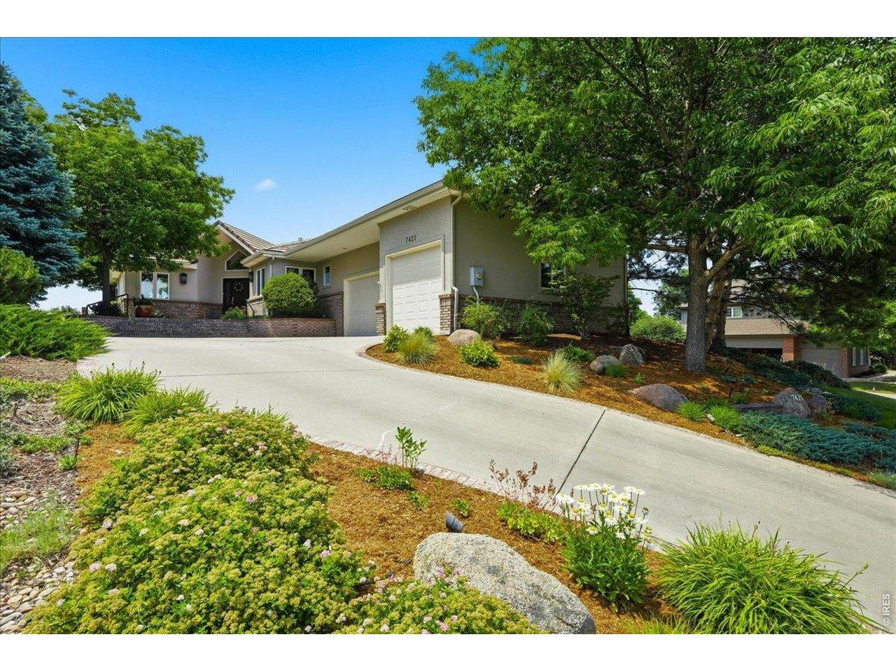Image 4: Amazing corner lot with professionally landscaped yards Image 4: Amazing corner lot with professionally landscaped yards