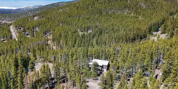 Image 2: Private Mountain Home with Beauty Surrounding You! Image 2: Private Mountain Home with Beauty Surrounding You!