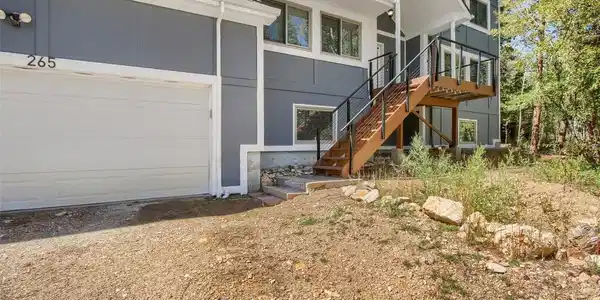 Image 3: Front