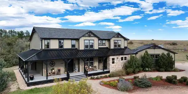 Image 2: 6 bedroom 3 1/2 bath custom home Image 2: 6 bedroom 3 1/2 bath custom home