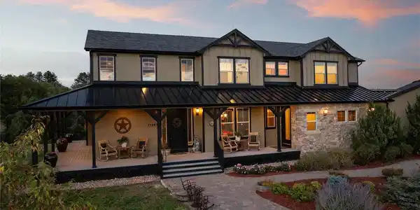Image 4: Imagine sharing sunsets on this deck! Image 4: Imagine sharing sunsets on this deck!