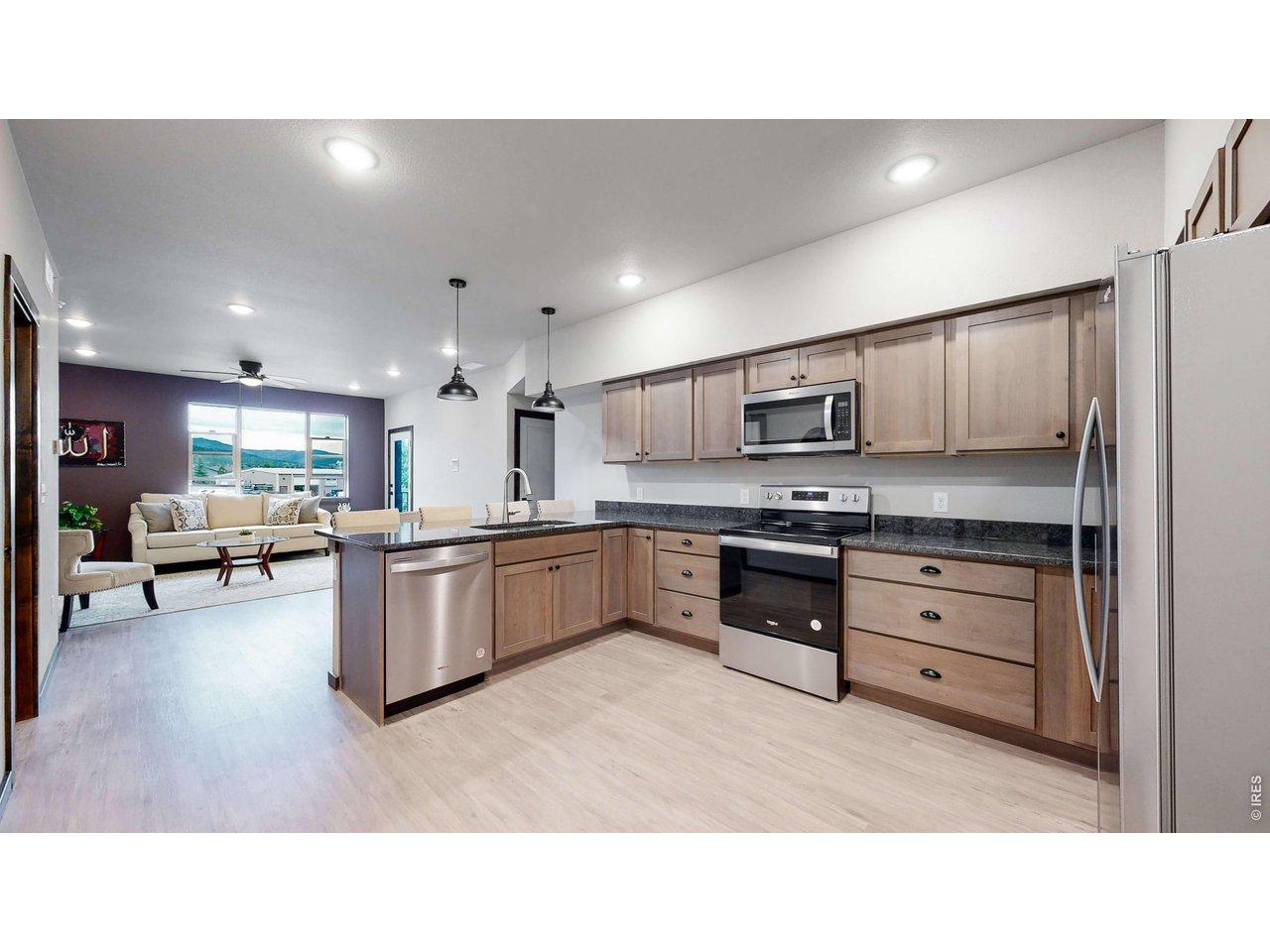Image 2: Beautiful kitchen with plenty of cabinets, granite countertops and stainless steel applianced